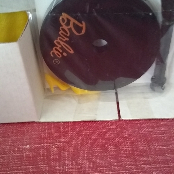 NIB Bill Blass Barbie 1996 Limited Edition - Picture 8 of 8